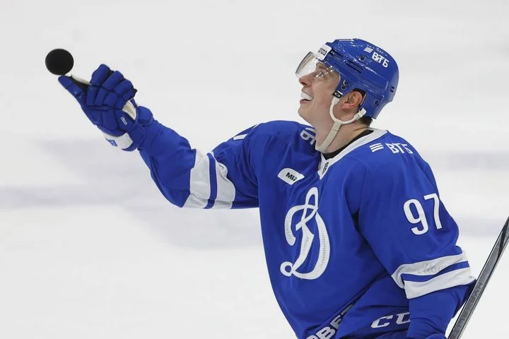 Александр Кожевников: «Гусев игрок достаточно грамотный, но в НХЛ ему надо найти своего тренера, которому он подойдет» Александр Кожевников: «Гусев игрок достаточно грамотный, но в НХЛ ему надо найти своего тренера, которому он подойдет»