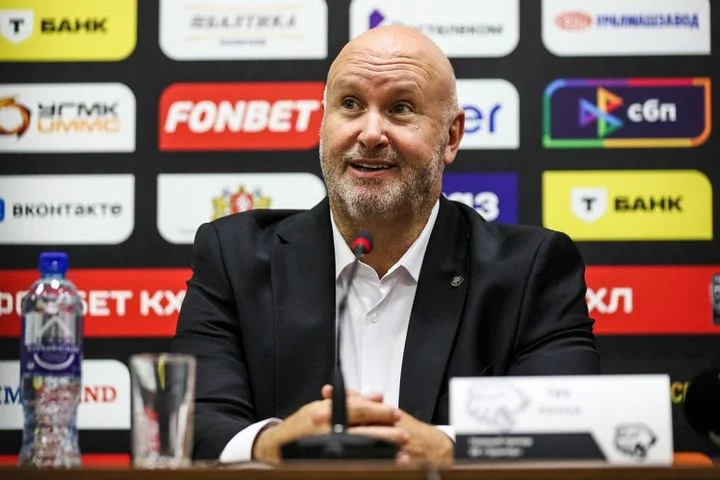 Евгений Артюхин: «Замечательно, что Гру не стал загонять «Трактор» в тиски схем» Евгений Артюхин: «Замечательно, что Гру не стал загонять «Трактор» в тиски схем»