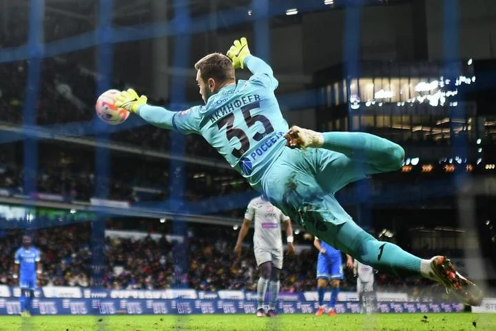 Игорь Акинфеев: «Не понимаю, зачем прыгать, если мяч летит в девятку?» Игорь Акинфеев: «Не понимаю, зачем прыгать, если мяч летит в девятку?»