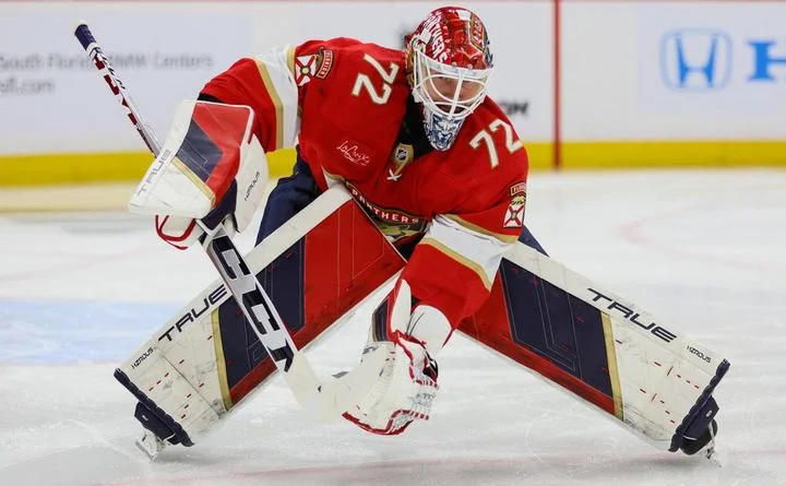 Сергей Бобровский потерпел первое поражение в плей-офф, пропустив шесть шайб от «Тампы» Сергей Бобровский потерпел первое поражение в плей-офф, пропустив шесть шайб от «Тампы»