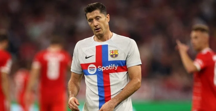 К середине первого тайма «Осасуна» обыгрывает «Барселону» 1:0. Каталонцы уже играют вдесятером К середине первого тайма «Осасуна» обыгрывает «Барселону» 1:0. Каталонцы уже играют вдесятером