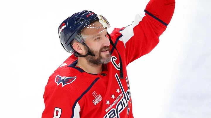 Владимир Крикунов про 1500 очков Овечкина в НХЛ: «Прирожденный бомбардир! Удивляться нечему» Владимир Крикунов про 1500 очков Овечкина в НХЛ: «Прирожденный бомбардир! Удивляться нечему»