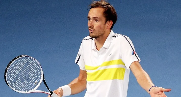 Медведев проиграл Хуркачу в 1/4 финала турнира в Майами Медведев проиграл Хуркачу в 1/4 финала турнира в Майами