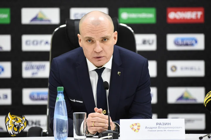 Тренер «Северстали» Андрей Разин: «Мне не важен результат на предсезонке. Когда мы будем играть официальные игры, никто не вспомнит счета предсезонных матчей» Тренер «Северстали» Андрей Разин: «Мне не важен результат на предсезонке. Когда мы будем играть официальные игры, никто не вспомнит счета предсезонных матчей»
