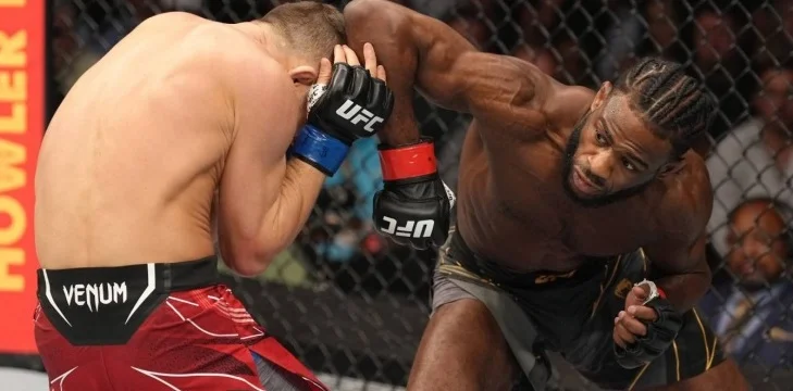 Стерлинг о первом раунде боя с Яном: «Я нанёс самый значительный удар этого поединка» Стерлинг о первом раунде боя с Яном: «Я нанёс самый значительный удар этого поединка»