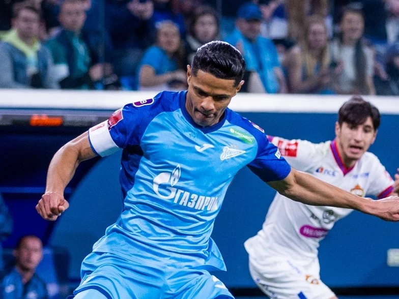 Агент Дугласа Сантоса отреагировал на информацию о повышении зарплат игрокам «Зенита» Агент Дугласа Сантоса отреагировал на информацию о повышении зарплат игрокам «Зенита»