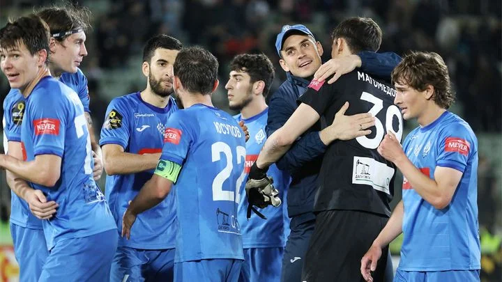 Шамиль Газизов о выходе махачкалинского «Динамо» в РПЛ: «Первые эмоции – крик радости, опустошение. Дагестан заслужил быть в Премьер-лиге» Шамиль Газизов о выходе махачкалинского «Динамо» в РПЛ: «Первые эмоции – крик радости, опустошение. Дагестан заслужил быть в Премьер-лиге»