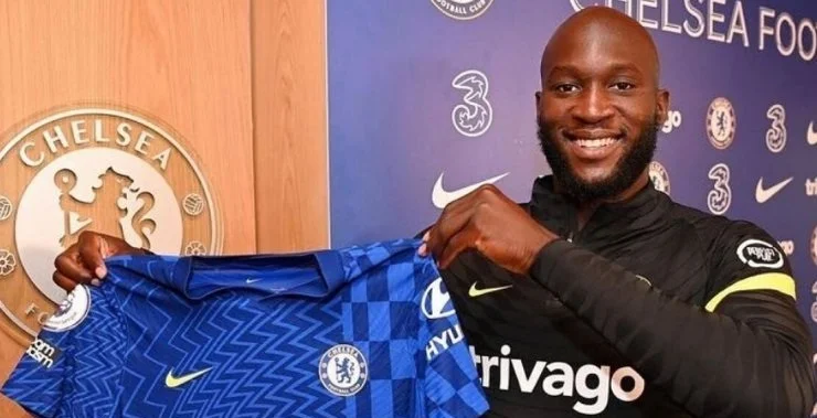 Абрамович, как и Боэли, не скупился на трансферы. Немалая часть переходов были провальными Абрамович, как и Боэли, не скупился на трансферы. Немалая часть переходов были провальными