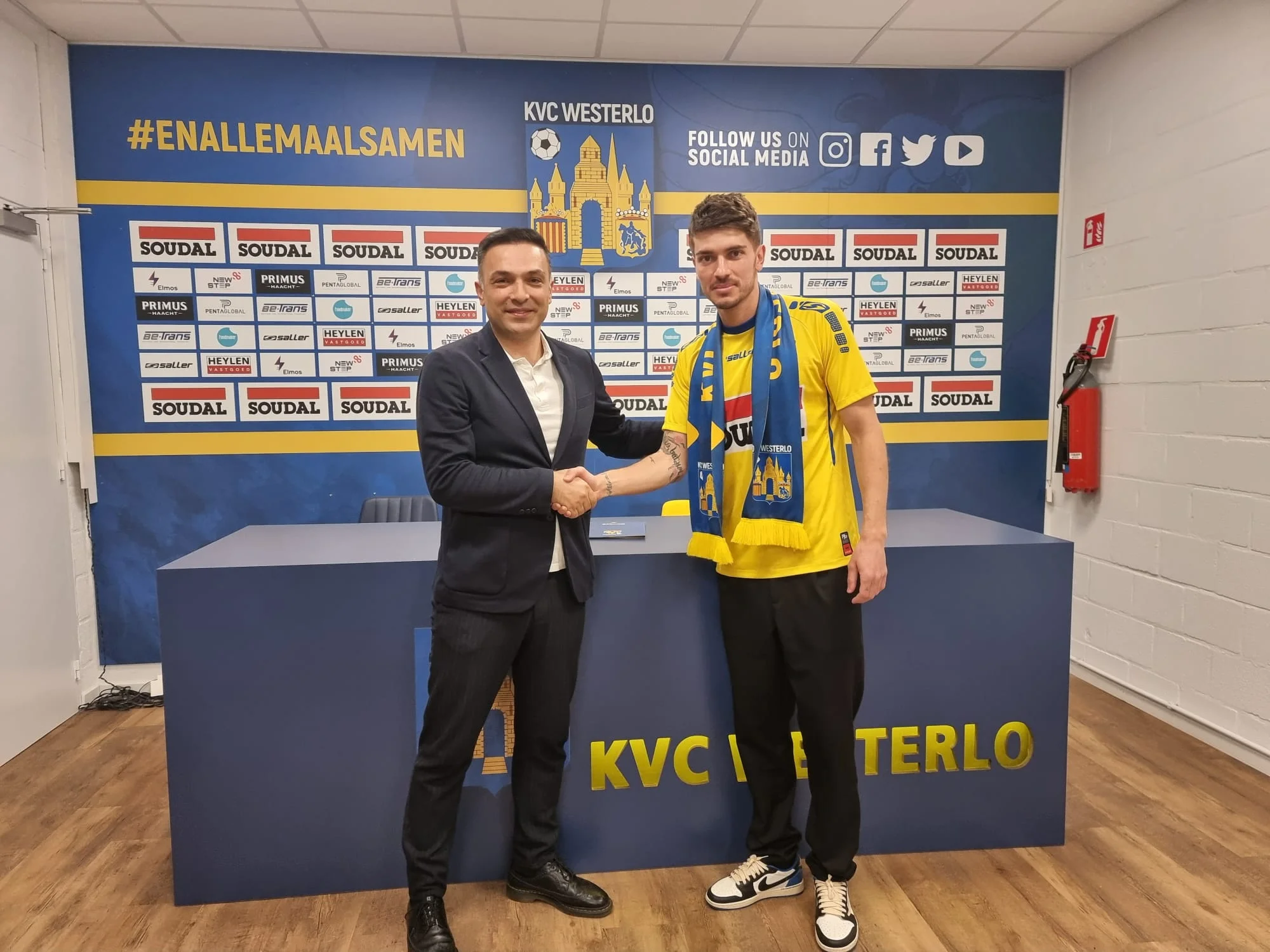 Роман Нойштедтер стал игроком бельгийского «Вестерло» Роман Нойштедтер стал игроком бельгийского «Вестерло»