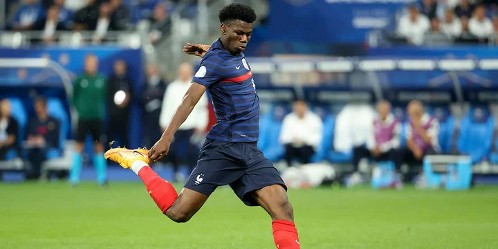 Орельена Тчуамени: «Сумма трансфера вообще меня не интересует. Не мне об этом говорить. Я думаю о том, чтобы играть и тренироваться с «Реалом» Орельена Тчуамени: «Сумма трансфера вообще меня не интересует. Не мне об этом говорить. Я думаю о том, чтобы играть и тренироваться с «Реалом»