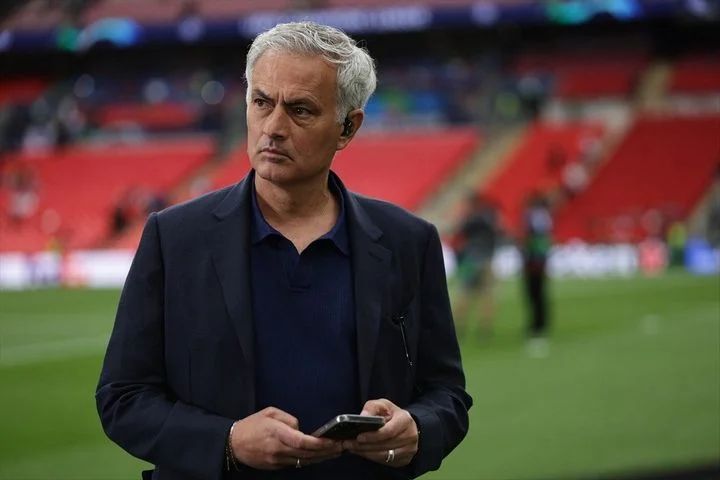 Жозе Моуринью стал новым главным тренером «Фенербахче» Жозе Моуринью стал новым главным тренером «Фенербахче»