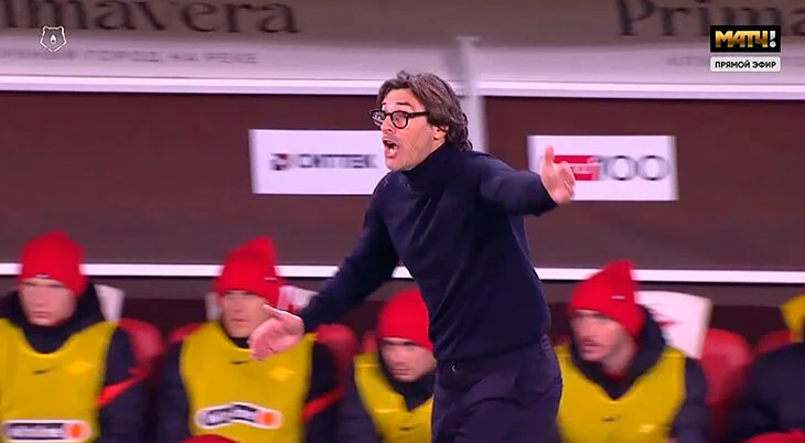 Ваноли во время игры с ЦСКА попал бутылкой в фанатку