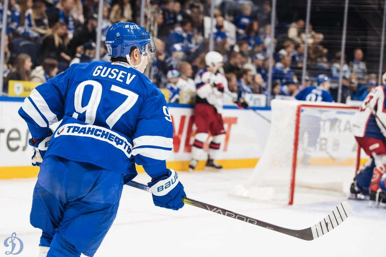 Каменский: дай бог, чтобы Гусев добрался и до 500 очков за передачи в КХЛ. Видно, как Никита любит хоккей Каменский: дай бог, чтобы Гусев добрался и до 500 очков за передачи в КХЛ. Видно, как Никита любит хоккей