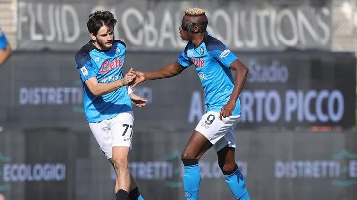 Кварацхелия и Осимхен не хотят уходить из «Наполи» Кварацхелия и Осимхен не хотят уходить из «Наполи»