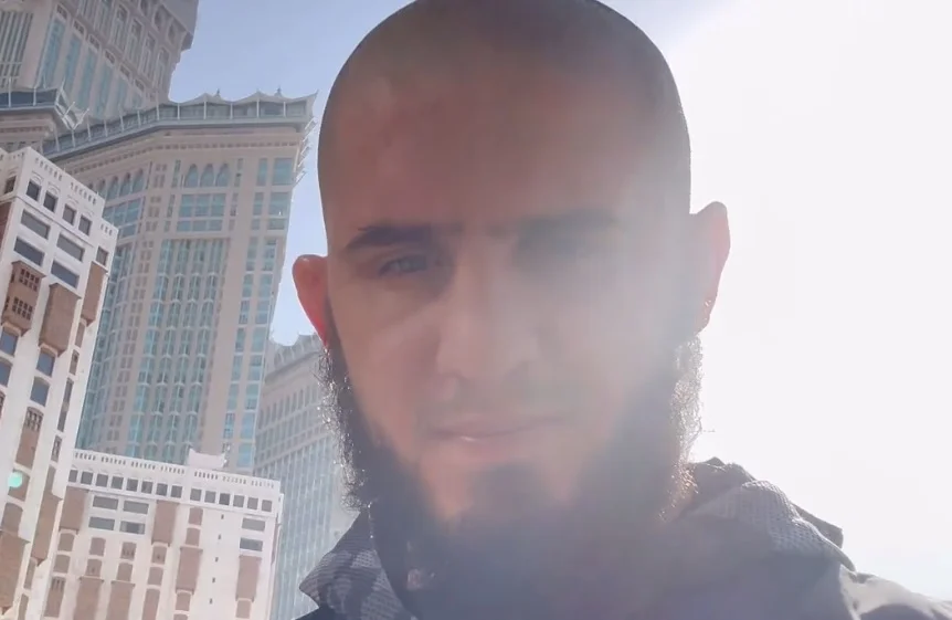 Махачев побрился налысо Махачев побрился налысо