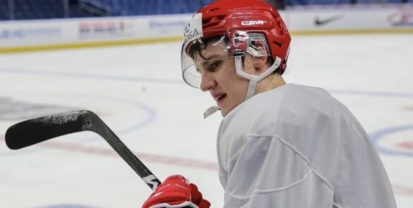 Хоккеист «Локо» Иванов: нас не задевают разговоры о том, мы якобы играем скучно Хоккеист «Локо» Иванов: нас не задевают разговоры о том, мы якобы играем скучно