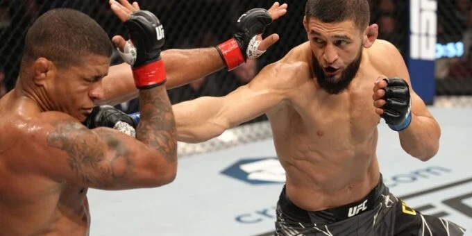 Чимаев после боя с Бернсом: «Тренер остался недоволен мной. Сказал, что я подрался на 30%»