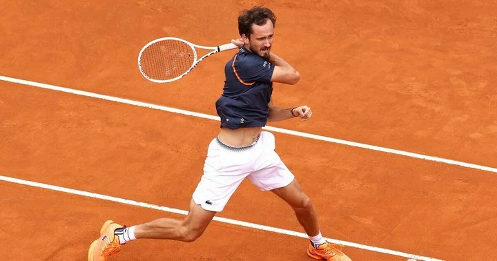 Даниил Медведев впервые вышел в финал грунтового «Мастерса» Даниил Медведев впервые вышел в финал грунтового «Мастерса»