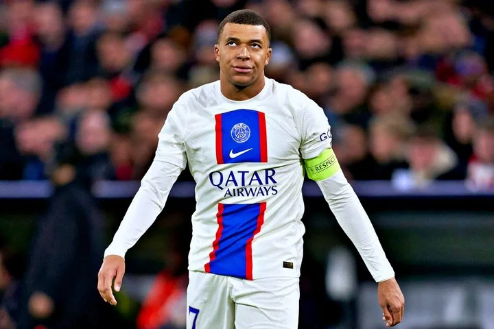 Килиан Мбаппе пожалел о решении продлить контракт с ПСЖ. Его представители контактировали с «Реалом»
