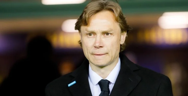 Топит за смелый футбол и обещает не третировать Дзюбу. Тренер сборной России ответил на главные вопросы Топит за смелый футбол и обещает не третировать Дзюбу. Тренер сборной России ответил на главные вопросы