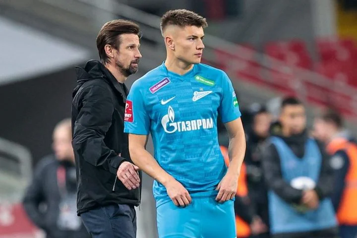 Андрей Мостовой: «Семаку всегда удается держать такую раздевалку, с большими русскими личностями и с такими сильными иностранцами. Это дорогого стоит» Андрей Мостовой: «Семаку всегда удается держать такую раздевалку, с большими русскими личностями и с такими сильными иностранцами. Это дорогого стоит»