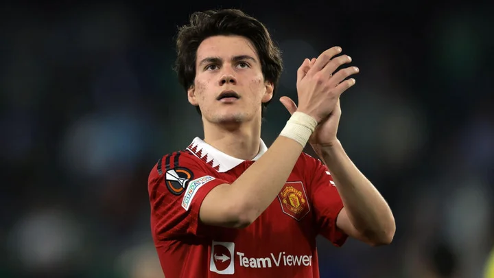 Агент Эдгардо Ласалвиа: «Тен Хаг не использовал Пельистри, не ценил и не относился к нему как к профессионалу» Агент Эдгардо Ласалвиа: «Тен Хаг не использовал Пельистри, не ценил и не относился к нему как к профессионалу»