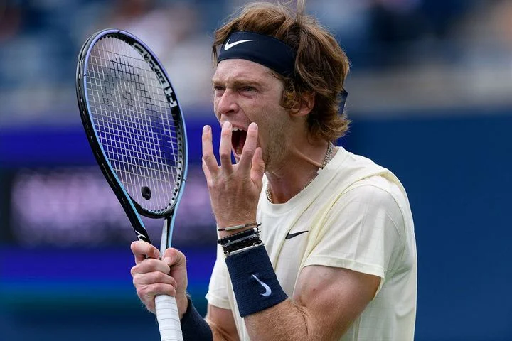 Анна Дмитриева о вылете Рублева из топ-10: «Андрей стал невыдержанным. Может, это его как-то стимулирует, но временами за него даже неловко» Анна Дмитриева о вылете Рублева из топ-10: «Андрей стал невыдержанным. Может, это его как-то стимулирует, но временами за него даже неловко»