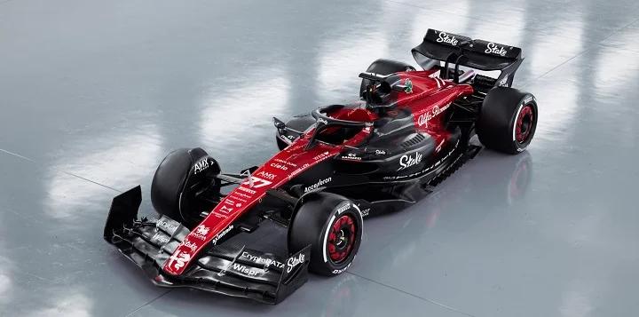 «Альфа Ромео» представила болид на новый сезон