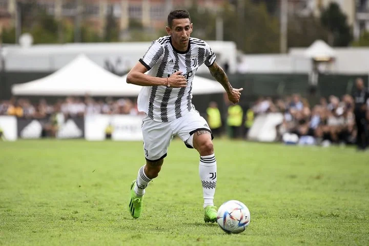 Массимилиано Аллегри: «Возможно, мне следовало заменить Ди Марию, когда мы вели 3:0, но он наслаждался игрой» Массимилиано Аллегри: «Возможно, мне следовало заменить Ди Марию, когда мы вели 3:0, но он наслаждался игрой»