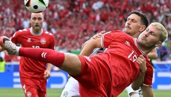 Тренер Дании об отмене гола из-за офсайда: «Когда решение правильное, оно должно быть видно с луны и не зависеть от нескольких сантиметров» Тренер Дании об отмене гола из-за офсайда: «Когда решение правильное, оно должно быть видно с луны и не зависеть от нескольких сантиметров»