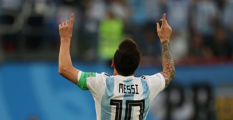 Футболист без клуба — фаворит в борьбе за «Золотой мяч». Ему нужны еще две победы на этой неделе Футболист без клуба — фаворит в борьбе за «Золотой мяч». Ему нужны еще две победы на этой неделе