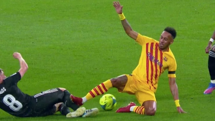 Кроос о подкате Обамеянга в класико: «У меня была неглубокая рана, мне наложили три шва» Кроос о подкате Обамеянга в класико: «У меня была неглубокая рана, мне наложили три шва»