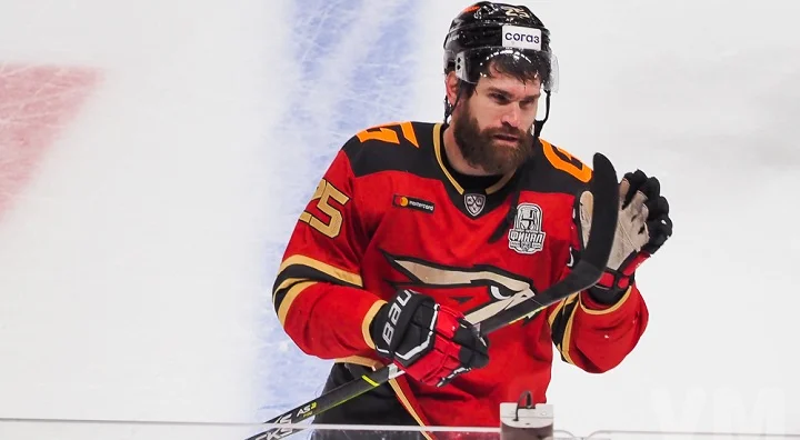 Форвард «Авангарда» об «Ак Барсе»: «Он выйдет как раненый зверь на четвертый матч и может быть еще опаснее» Форвард «Авангарда» об «Ак Барсе»: «Он выйдет как раненый зверь на четвертый матч и может быть еще опаснее»