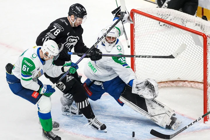 Александр Кадейкин о 4:2 с «Салаватом»: «Проигрывать одной команде третий матч подряд было бы несолидно» Александр Кадейкин о 4:2 с «Салаватом»: «Проигрывать одной команде третий матч подряд было бы несолидно»