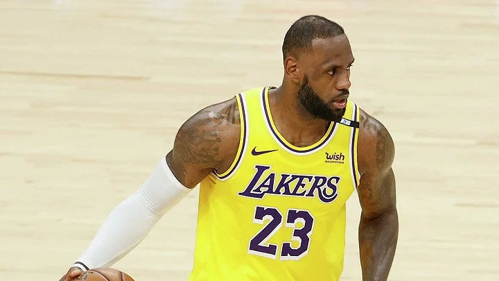 Леброн о планах на будущее: «Пока что просто хочу попасть домой к семье» Леброн о планах на будущее: «Пока что просто хочу попасть домой к семье»