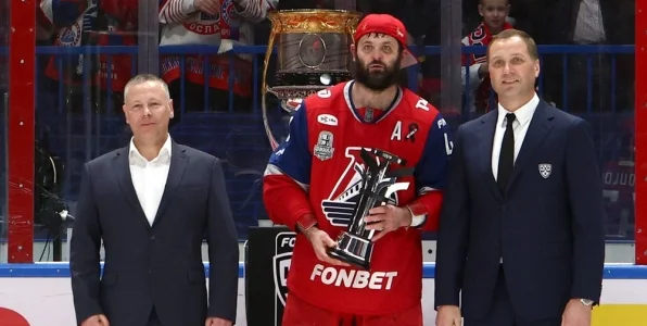 Плющев: Радулов сделал правильный выбор, в его возрасте бегать по клубам не очень здорово Плющев: Радулов сделал правильный выбор, в его возрасте бегать по клубам не очень здорово