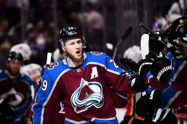 Форвард «Колорадо» Нэтан Маккиннон после 6:2 с «Виннипегом»: «Борьба и преодоление – лучшая часть игры» Форвард «Колорадо» Нэтан Маккиннон после 6:2 с «Виннипегом»: «Борьба и преодоление – лучшая часть игры»