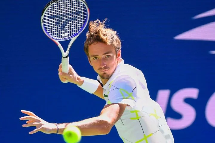 Даниил Медведев ответил почему проигрывает на грунте французам: «Думаю, тут нет какой-то системы. Я могу проиграть кому угодно» Даниил Медведев ответил почему проигрывает на грунте французам: «Думаю, тут нет какой-то системы. Я могу проиграть кому угодно»