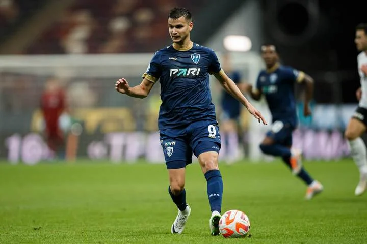 Хавбек «Пари НН» Вячеслав Кротов: «Не смотрим в сторону переходных матчей. Об этом будем думать только после последнего тура» Хавбек «Пари НН» Вячеслав Кротов: «Не смотрим в сторону переходных матчей. Об этом будем думать только после последнего тура»