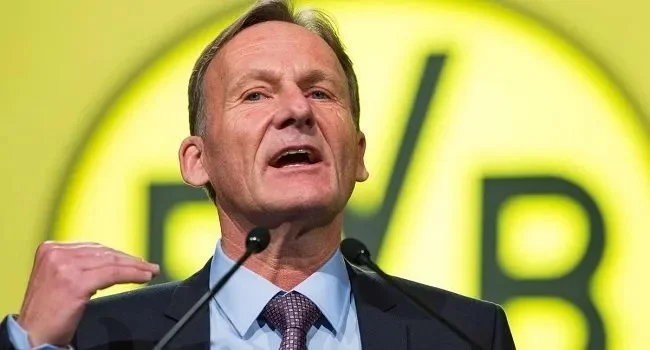 «Боруссия» Дортмунд начала переговоры по 17-летнему хавбеку ПСЖ «Боруссия» Дортмунд начала переговоры по 17-летнему хавбеку ПСЖ