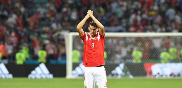 Кутепов и Джанаев — по 3.5 за ошибки, Соболев — 6.5 за гол и симуляцию. Оценки после Швеции Кутепов и Джанаев — по 3.5 за ошибки, Соболев — 6.5 за гол и симуляцию. Оценки после Швеции