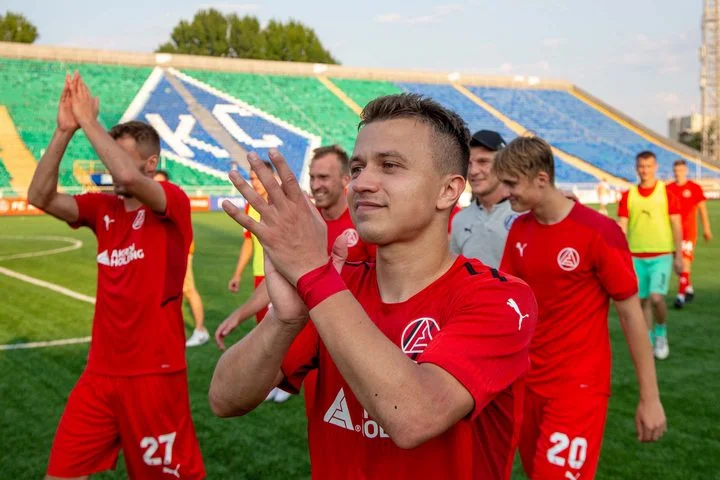 Константин Савичев: «Мечта одна - выйти с «Акроном» в премьер‑лигу. Неоднократно возникали варианты с клубами РПЛ, но я их отклонял в пользу нашей команды» Константин Савичев: «Мечта одна - выйти с «Акроном» в премьер‑лигу. Неоднократно возникали варианты с клубами РПЛ, но я их отклонял в пользу нашей команды»