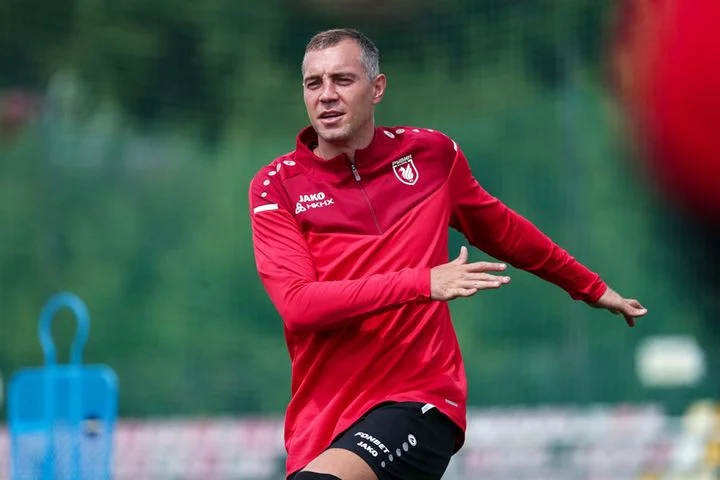 Андрей Федоров: «Если Дзюба перейдет в «Рубин», то точно поможет клубу, но этот вариант мне кажется маловероятным» Андрей Федоров: «Если Дзюба перейдет в «Рубин», то точно поможет клубу, но этот вариант мне кажется маловероятным»