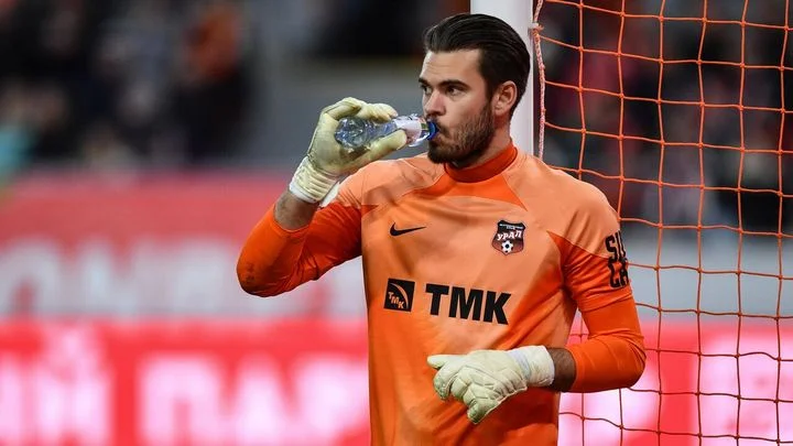 Илья Помазун: «Хотелось бы остаться в «Урале». В ЦСКА с практикой сложно, пока есть Игорь Акинфеев» Илья Помазун: «Хотелось бы остаться в «Урале». В ЦСКА с практикой сложно, пока есть Игорь Акинфеев»