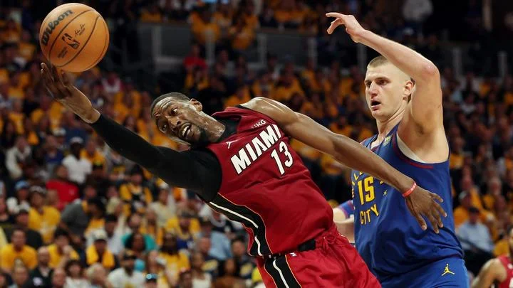 Мэджик Джонсон: «Размеры игроков «Денвера» будут большой проблемой для «Майами» Мэджик Джонсон: «Размеры игроков «Денвера» будут большой проблемой для «Майами»