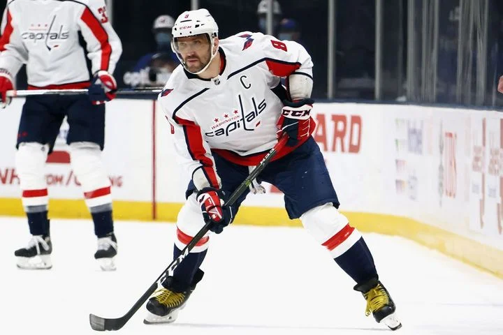 Сергей Светлов: «Вашингтон» на Востоке меньше всех забил, зато по пропущенным – в лидерах. Наверное, такая картина – впервые за все время эпохи Овечкина» Сергей Светлов: «Вашингтон» на Востоке меньше всех забил, зато по пропущенным – в лидерах. Наверное, такая картина – впервые за все время эпохи Овечкина»