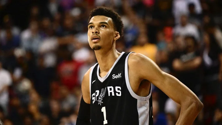 Виктор Вембаньяма: «В НБА игра быстрее, но не такая жесткая. Здесь игроки просто летают. Не сравнить с Европой» Виктор Вембаньяма: «В НБА игра быстрее, но не такая жесткая. Здесь игроки просто летают. Не сравнить с Европой»