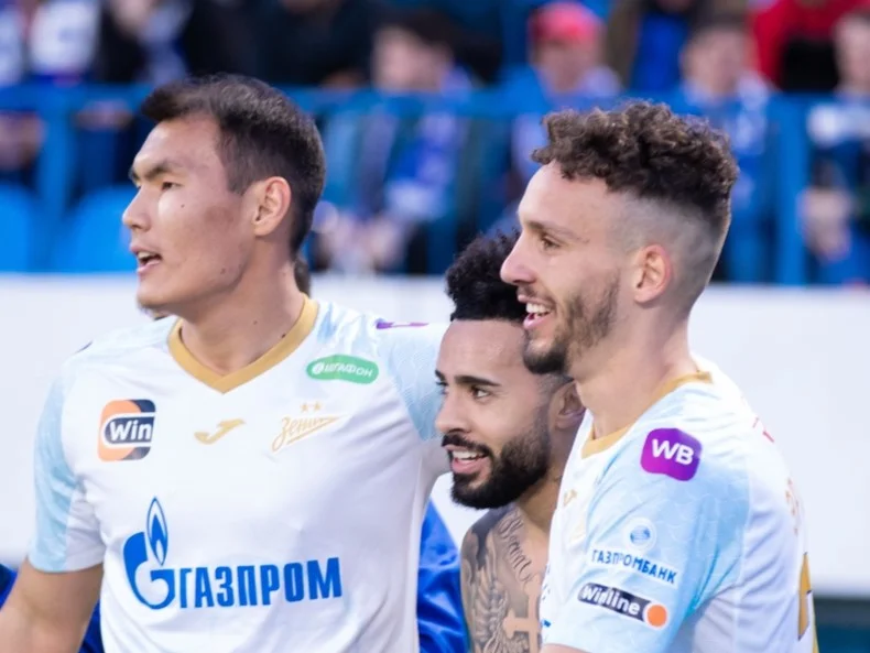 Лепехин: «Зенит» остается фаворитом чемпионской гонки в РПЛ Лепехин: «Зенит» остается фаворитом чемпионской гонки в РПЛ