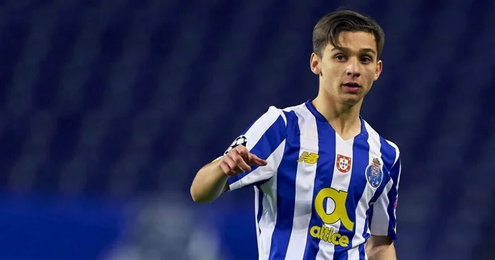 «Аякс» купил 19-летнего вингера «Порту»