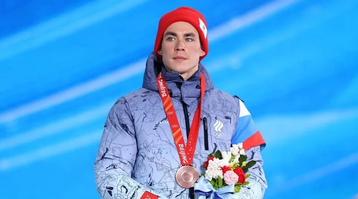 Александр Терентьев завоевал золото в спринте, опередив Александра Большунова на доли секунды Александр Терентьев завоевал золото в спринте, опередив Александра Большунова на доли секунды